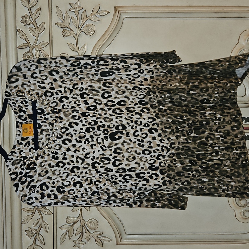 Like new Ruby Rd leopard print top PL